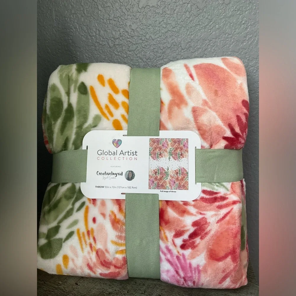 New Global Artist Collection Floral Throw Blanket 50” x 62” - Picture 2 of 3